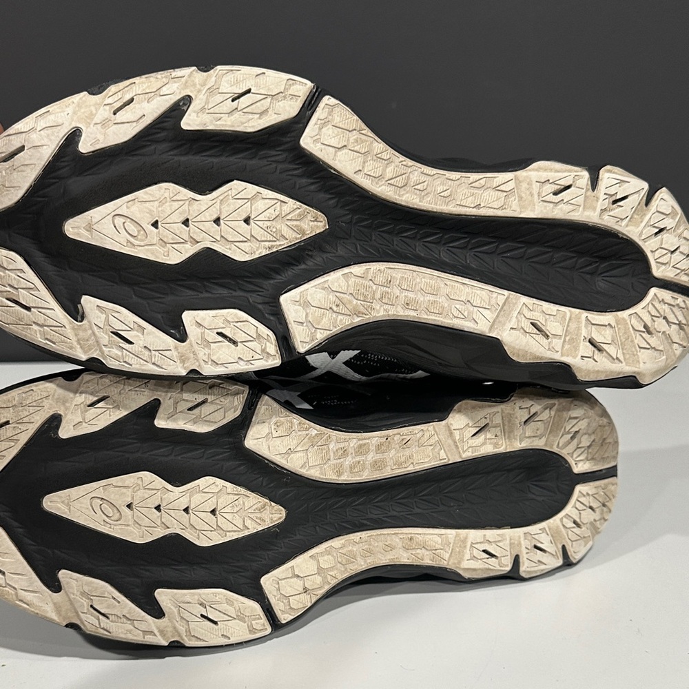 ASICS Men's Black and White Athletic Shoes - Picture 8 of 8